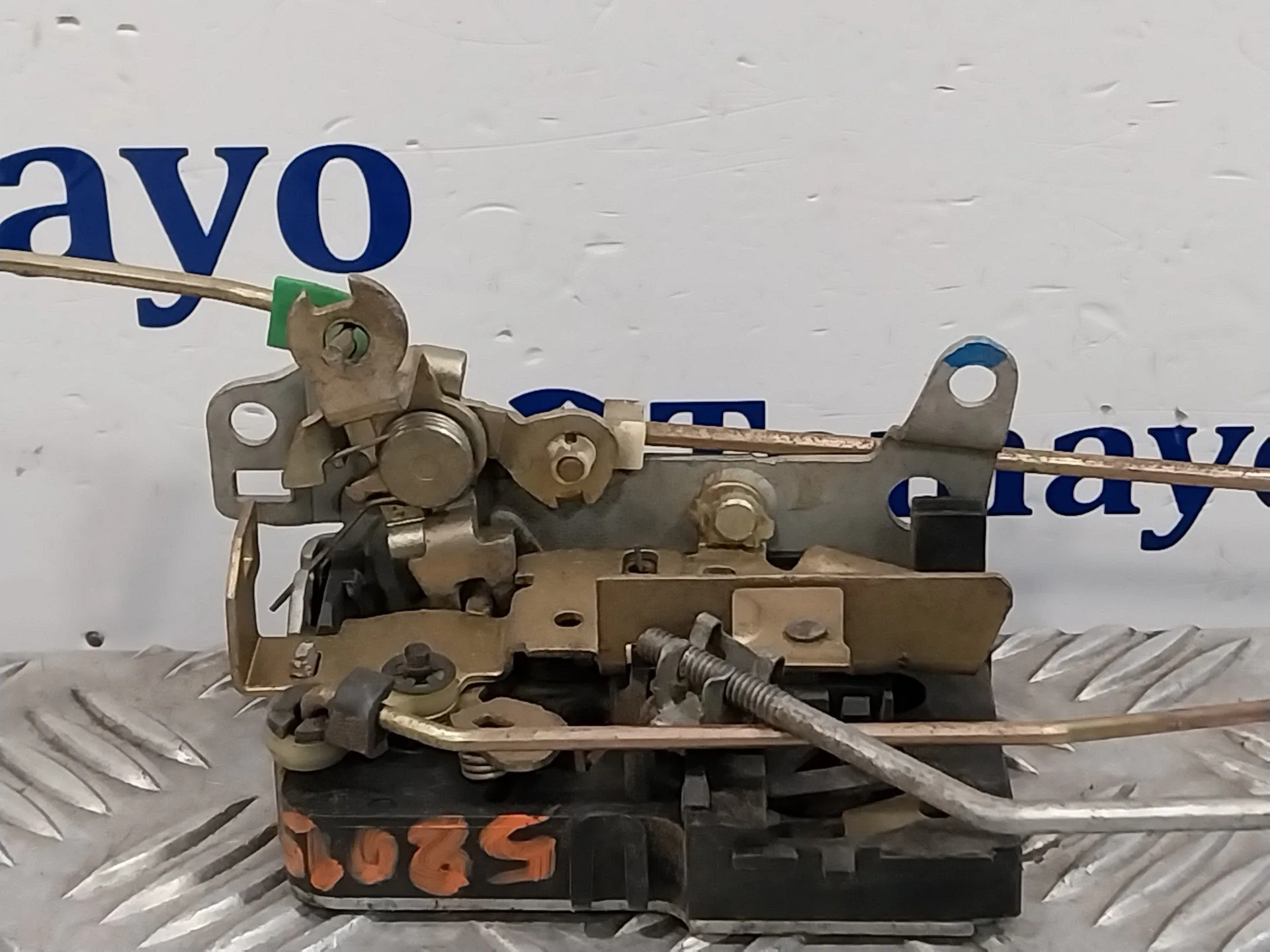 Cerradura Puerta Delantera Derecha para Iveco 35S12