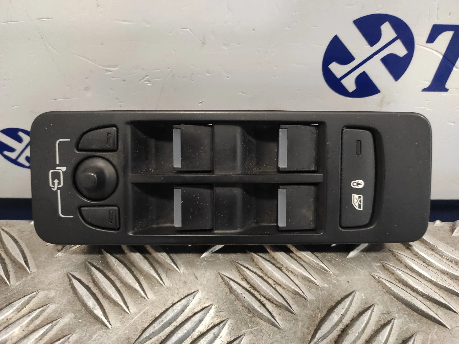 Mando Elevalunas Delantero Izquierdo para Land Rover Discovery Sport