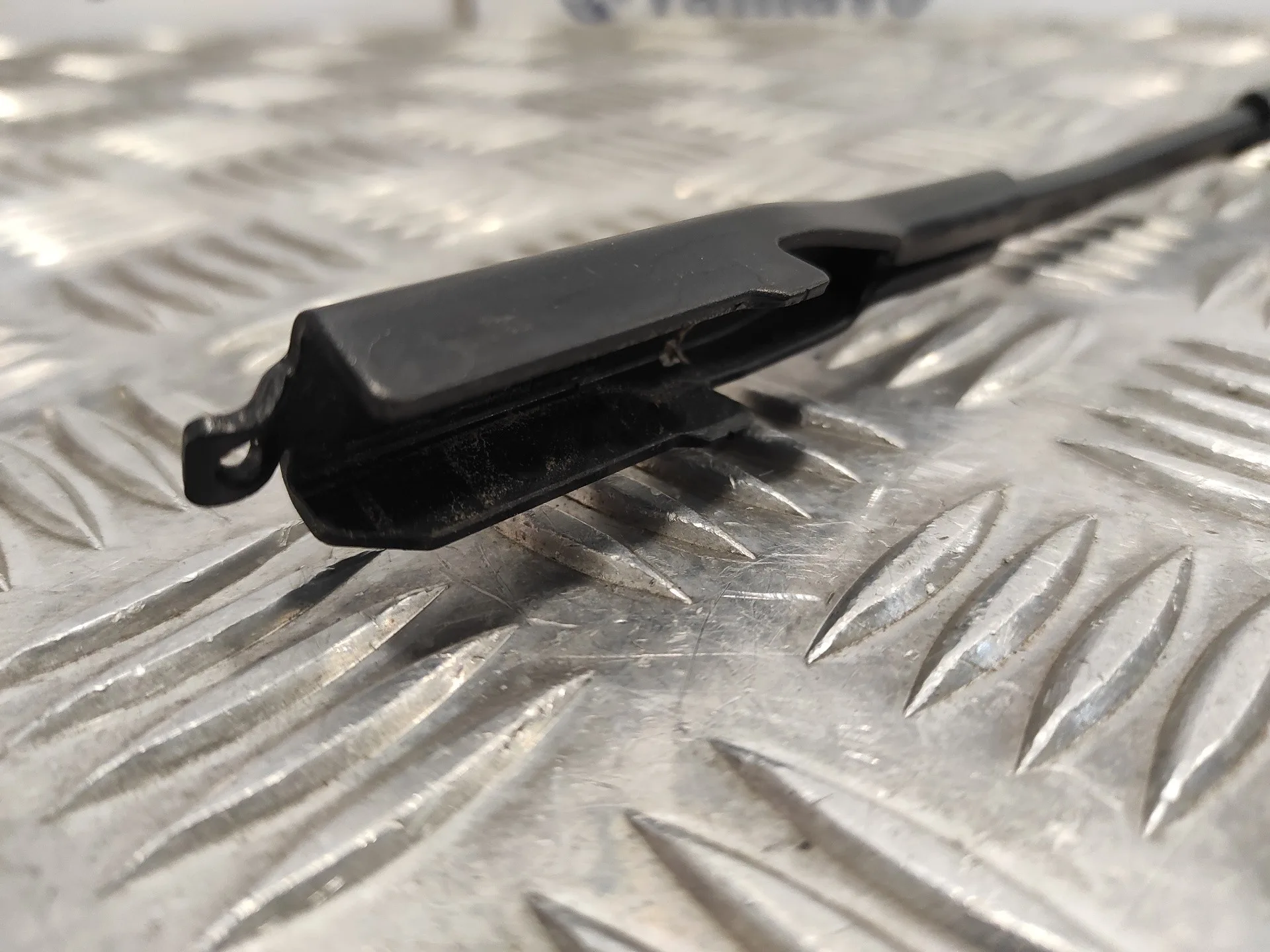 Brazo Limpia Delantero Izquierdo para Nissan Juke (F15)