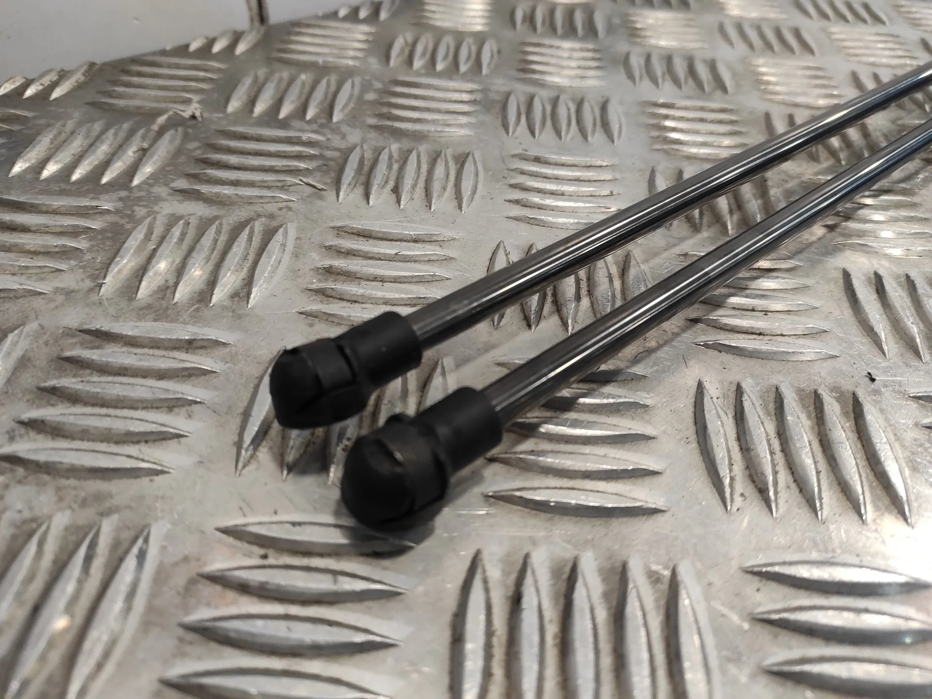 Amortiguadores Maletero / Porton para Nissan Juke (F15)