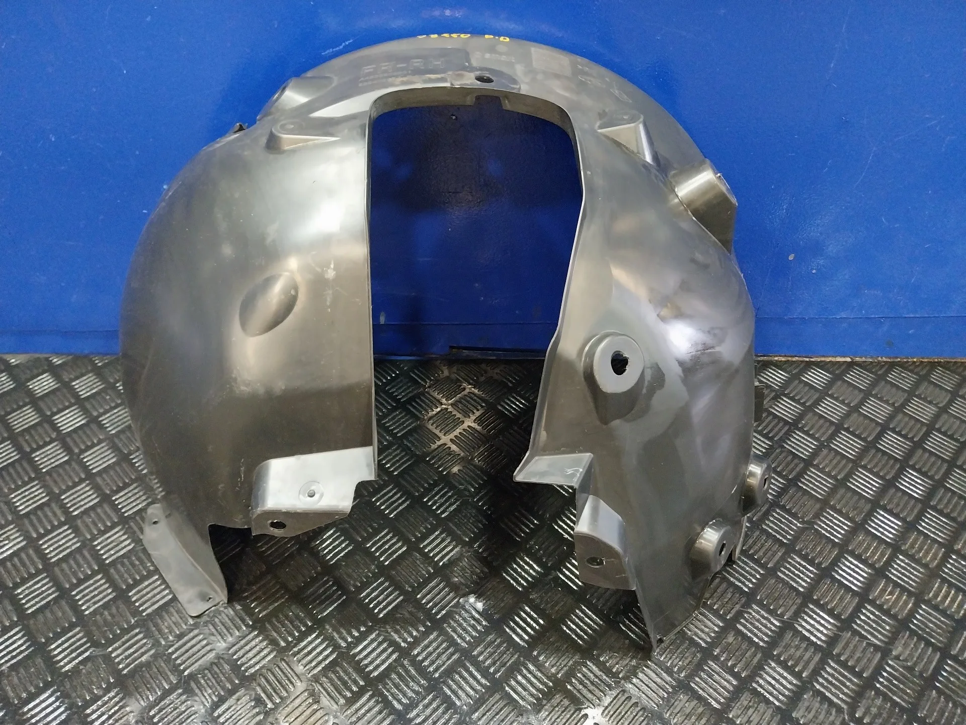 Plastico Paso Rueda Delantero Derecho para Smart Forfour