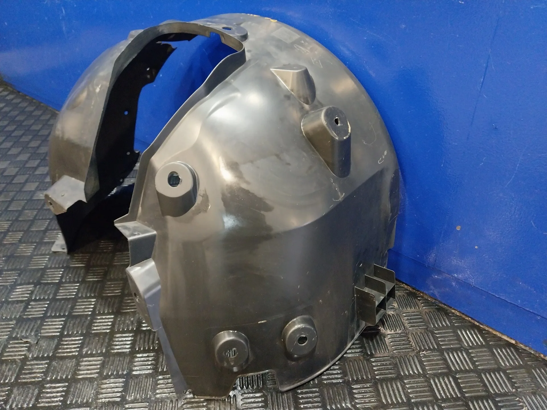 Plastico Paso Rueda Delantero Derecho para Smart Forfour