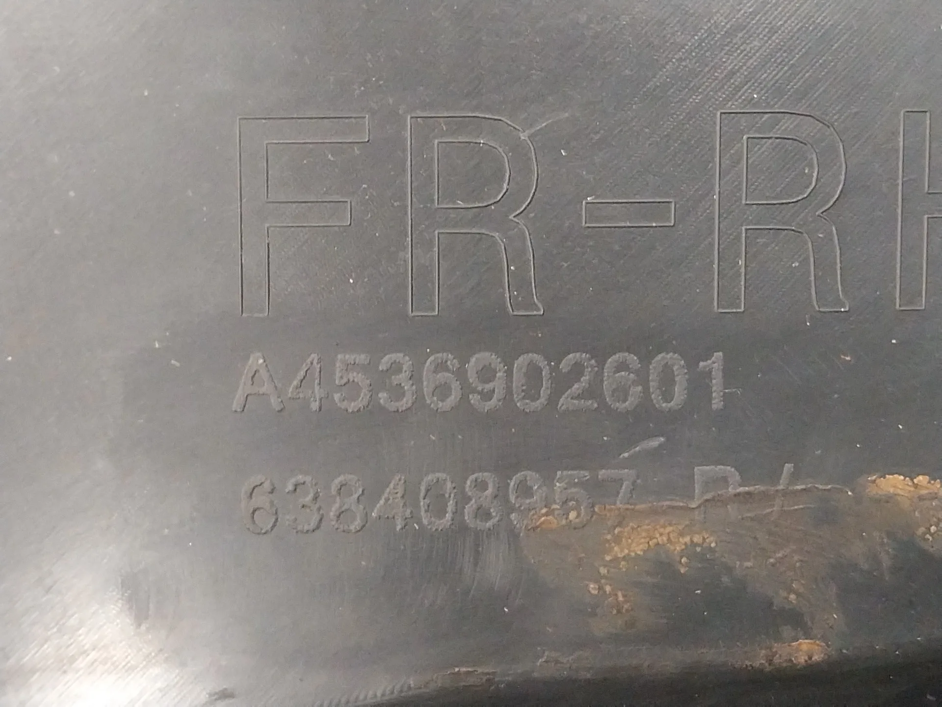 Plastico Paso Rueda Delantero Derecho para Smart Forfour