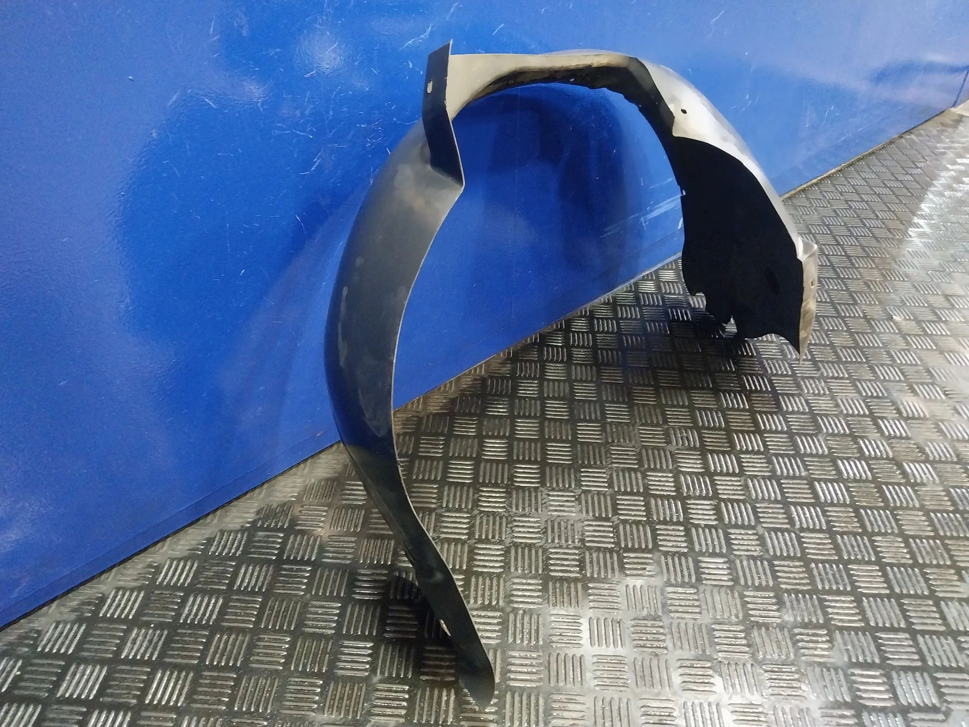 Plastico Paso Rueda Delantero Izquierdo para Seat Toledo (1M2)