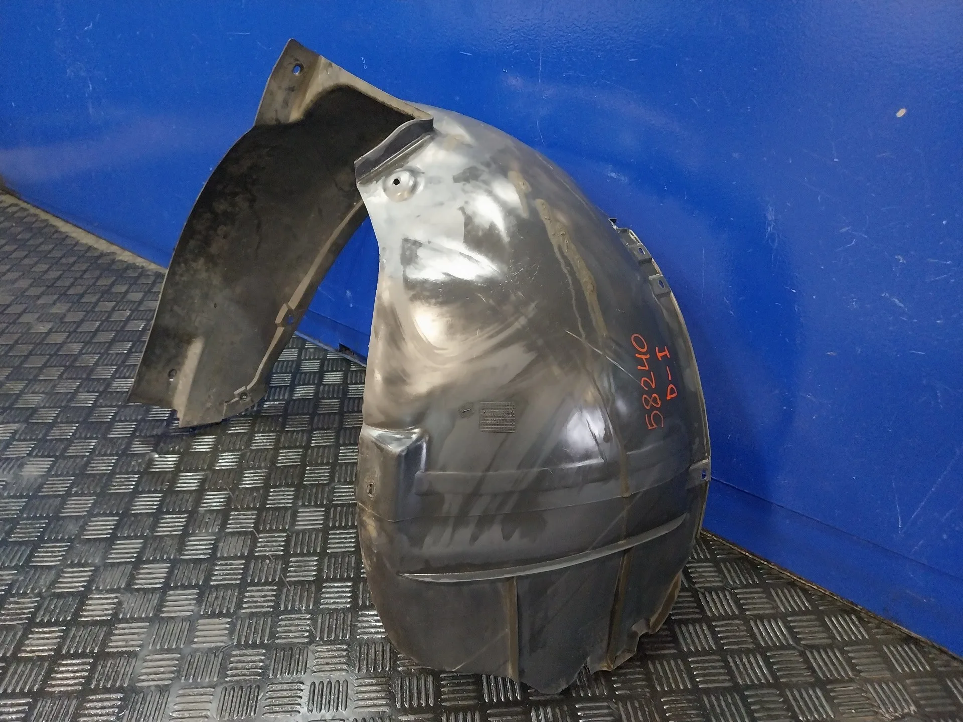 Plastico Paso Rueda Delantero Izquierdo para Seat Toledo (1M2)