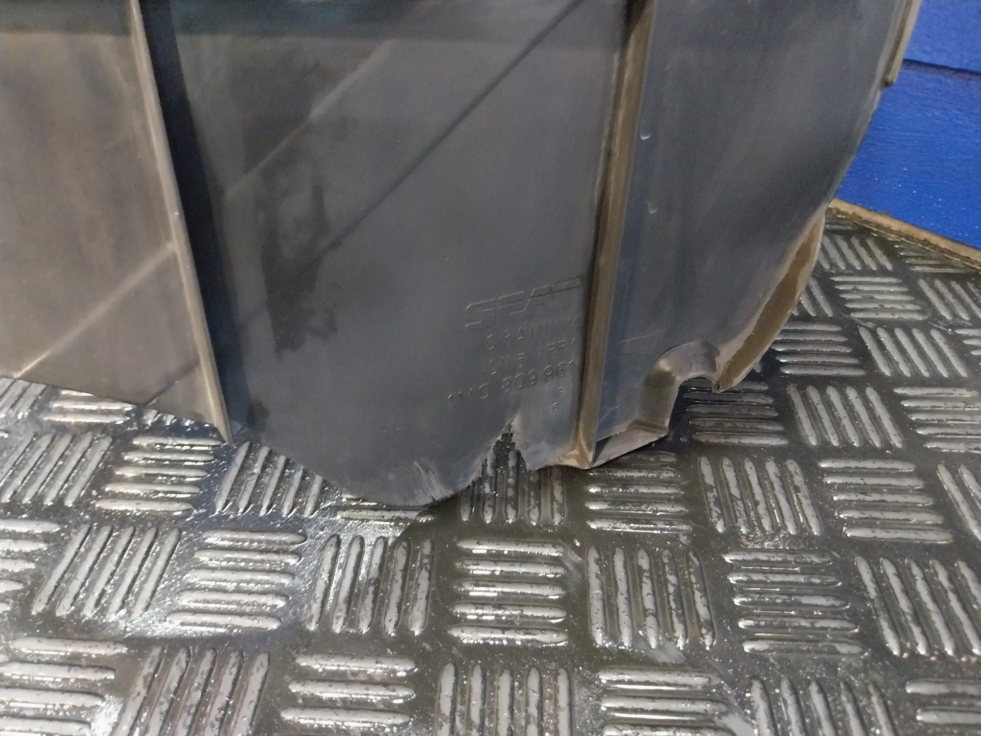 Plastico Paso Rueda Delantero Izquierdo para Seat Toledo (1M2)