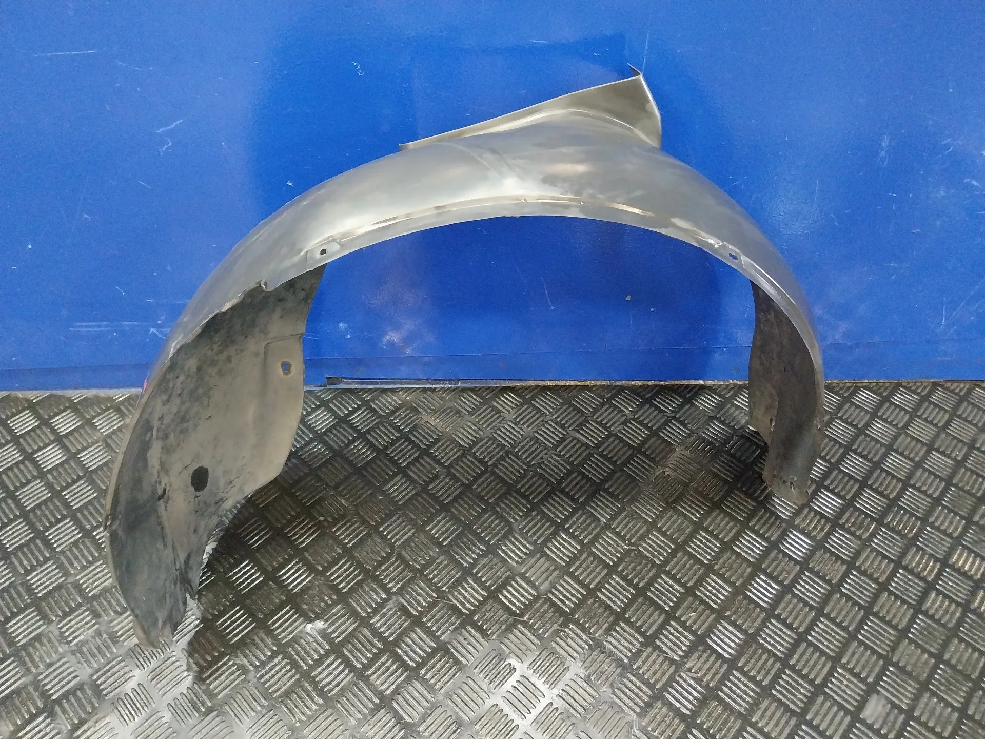 Plastico Paso Rueda Delantero Izquierdo para Seat Toledo (1M2)