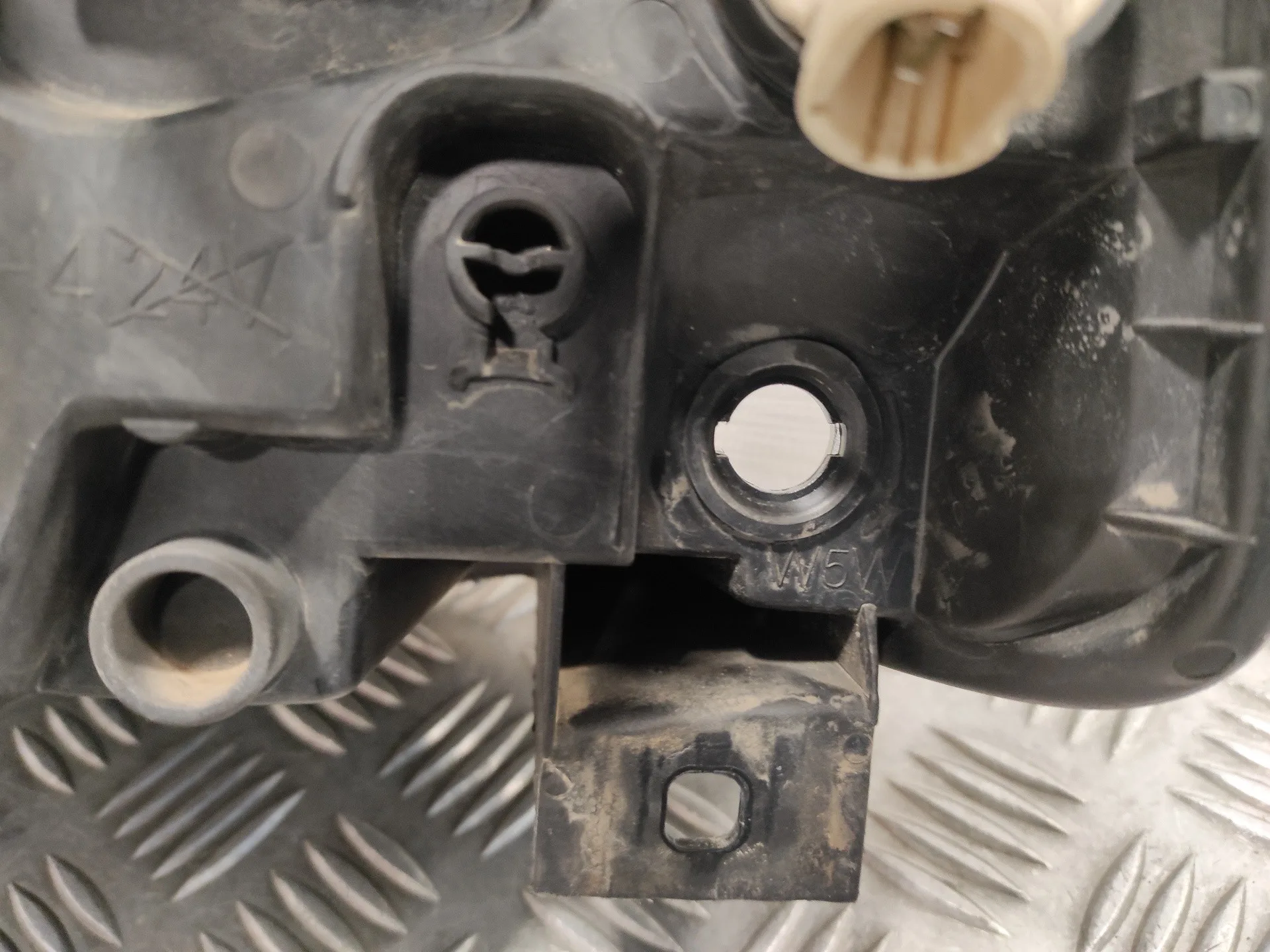 Faro Derecho para Dacia Logan