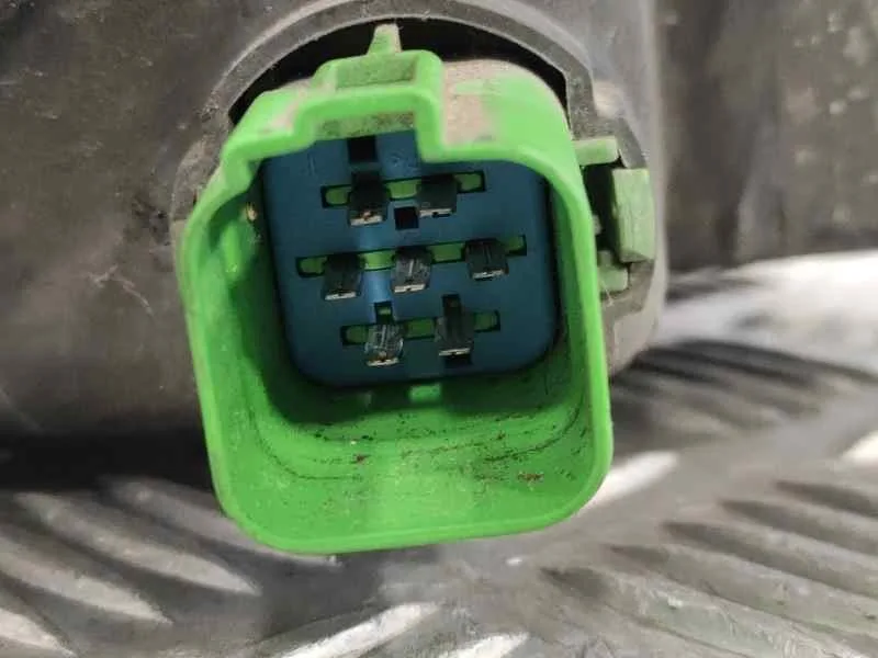 Faro Derecho para Ford Fusion (Cbk)