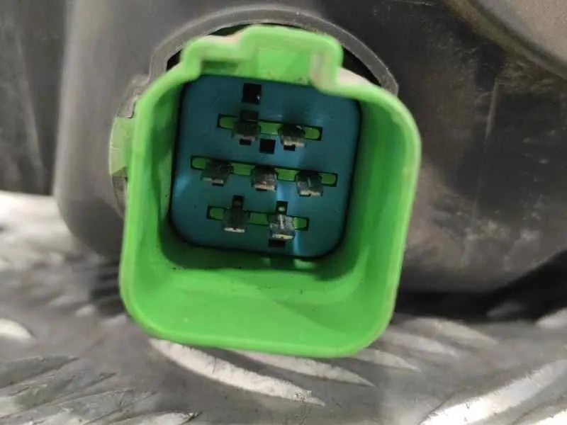 Faro Izquierdo para Ford Fusion (Cbk)