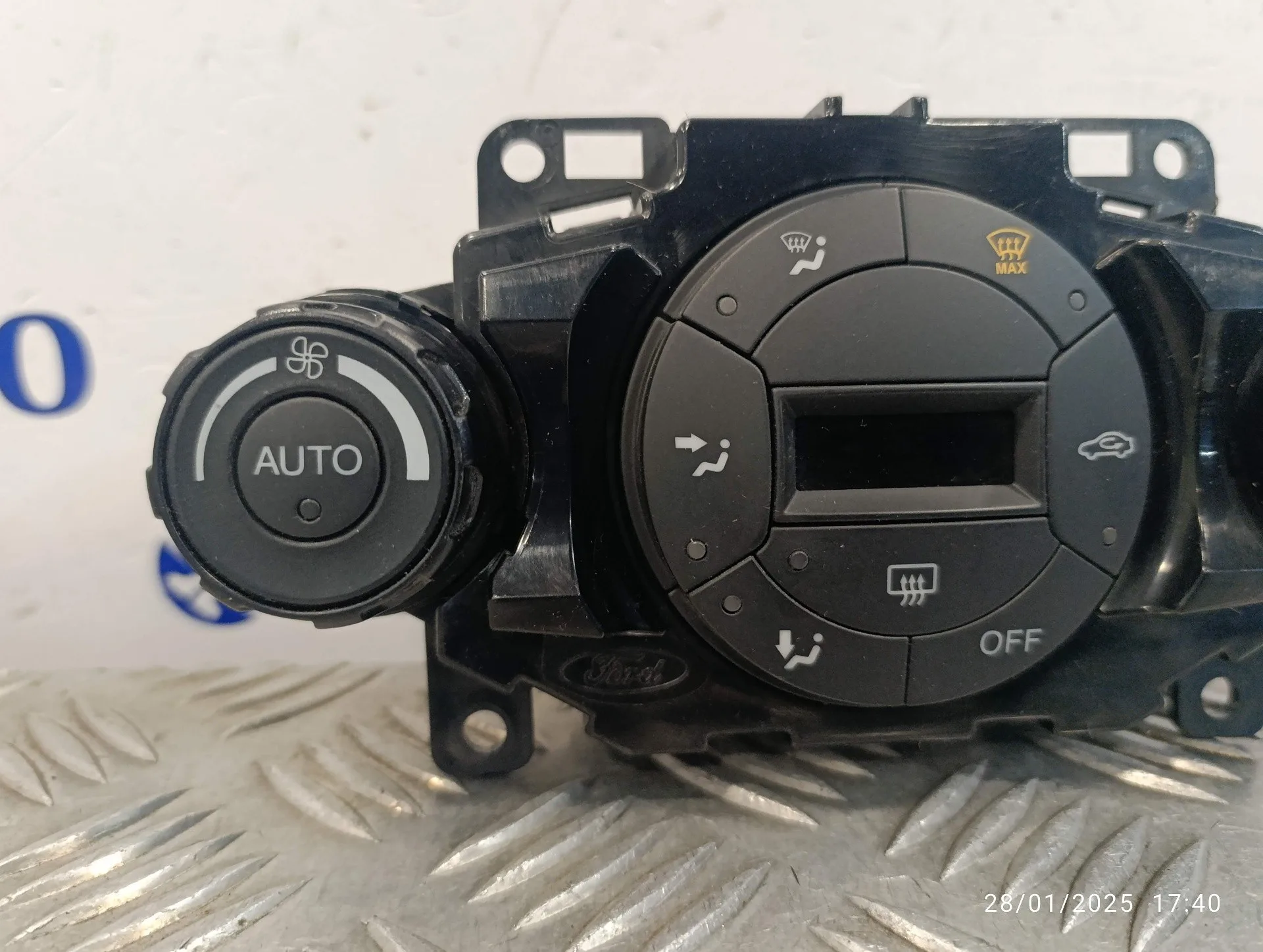 Mando Climatizador para Ford Fiesta (Ccn)