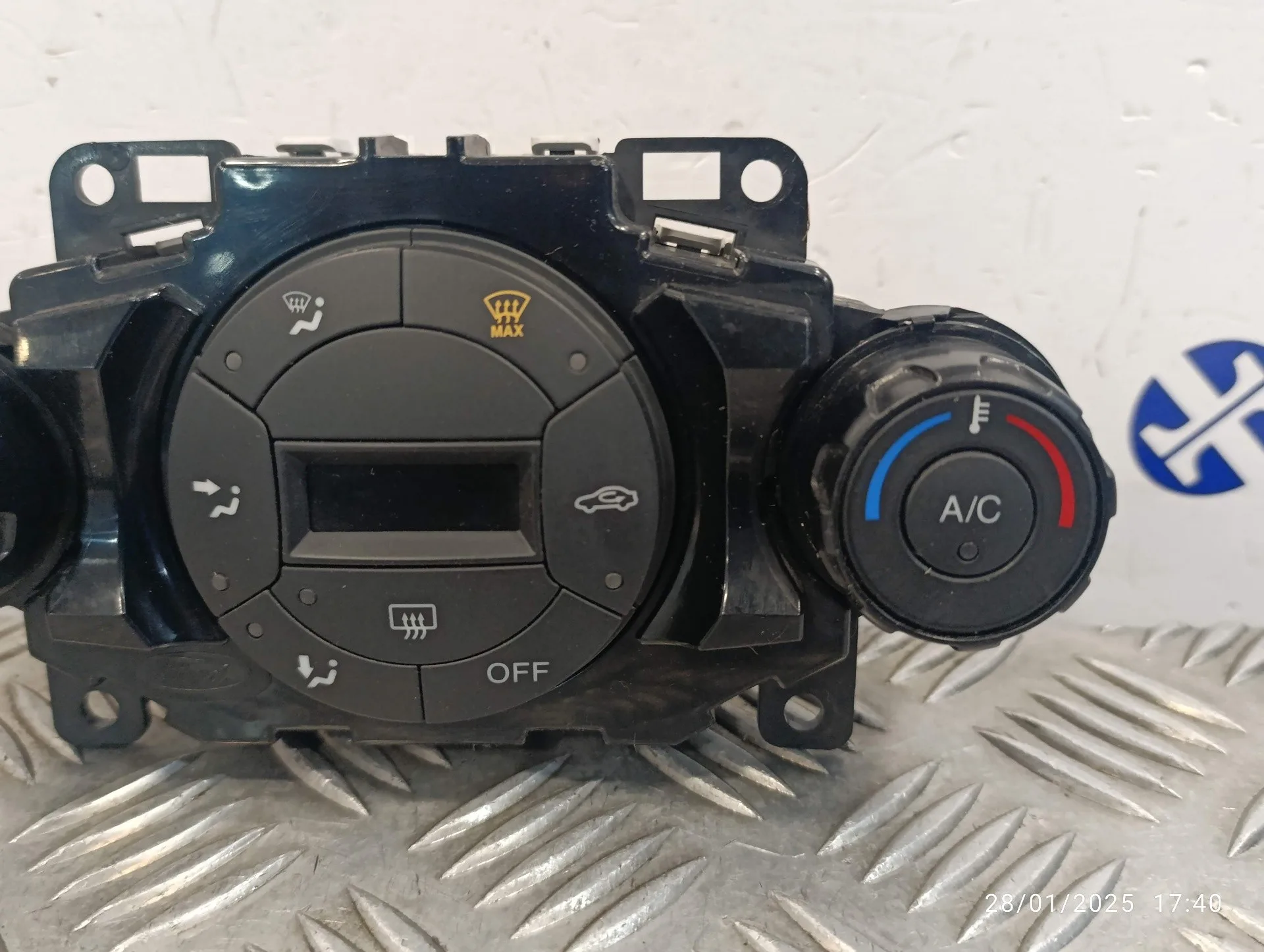 Mando Climatizador para Ford Fiesta (Ccn)