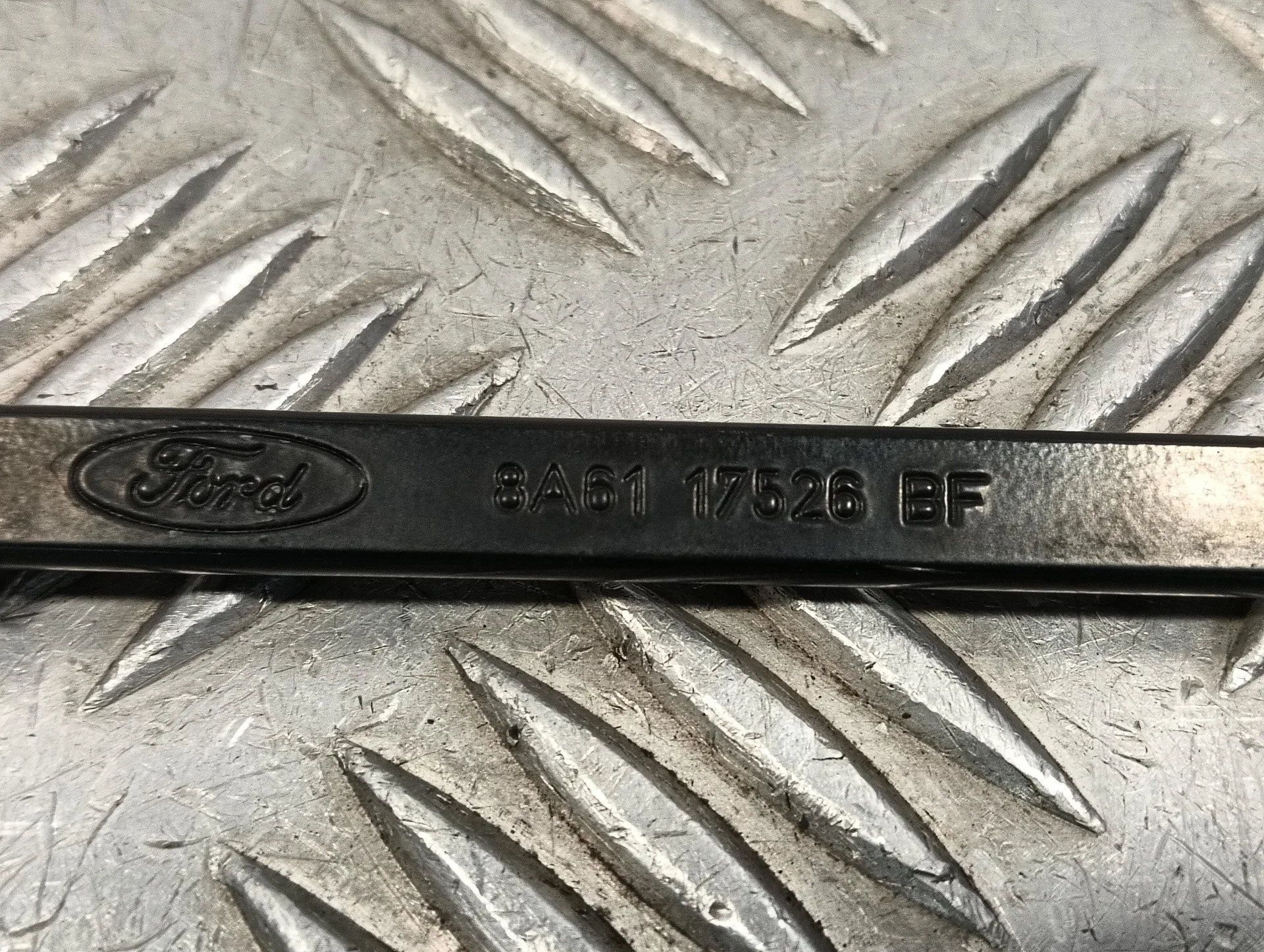 Brazo Limpia Delantero Derecho para Ford Fiesta (Ccn)