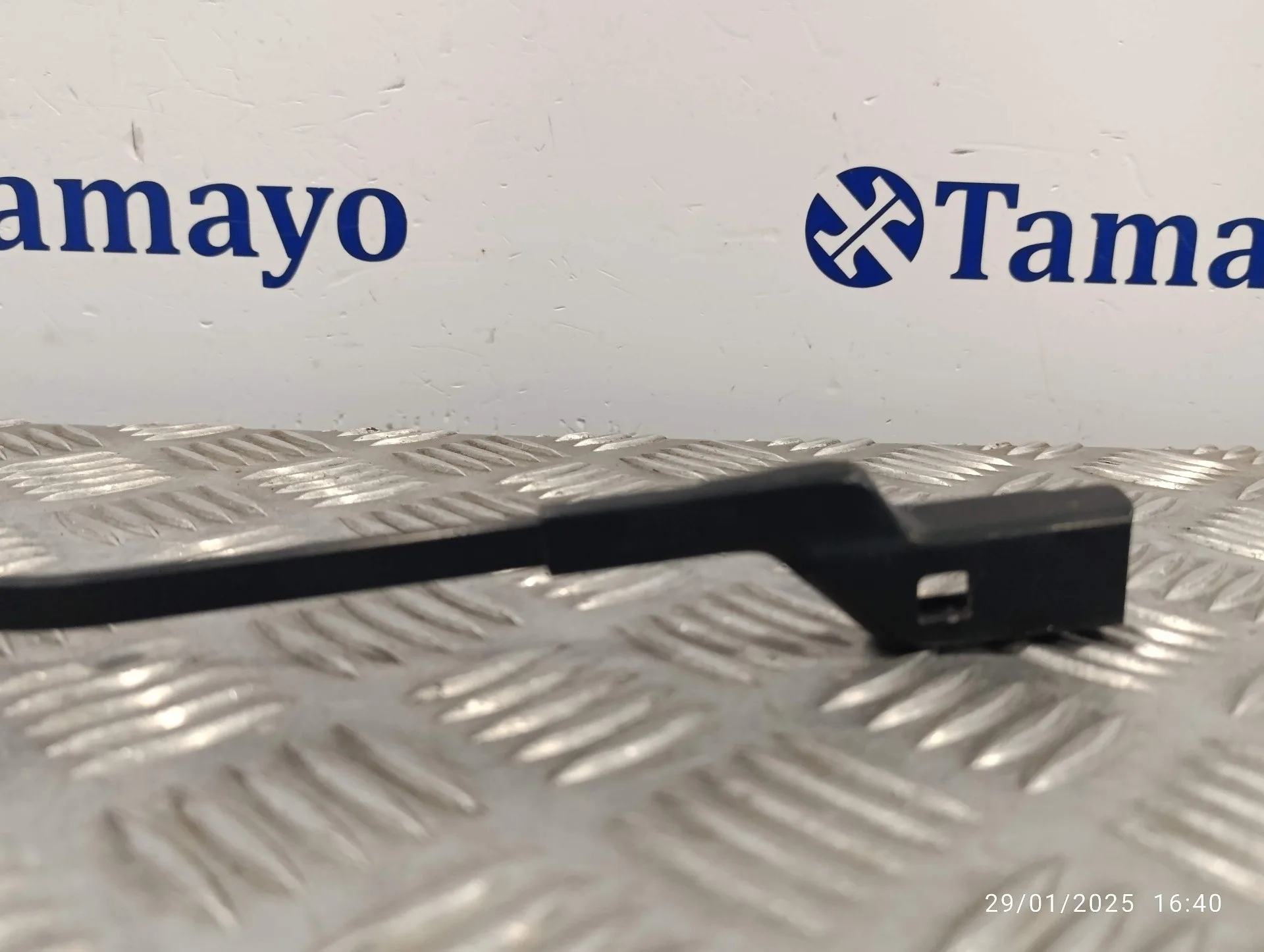 Brazo Limpia Delantero Izquierdo para Ford Fiesta (Ccn)