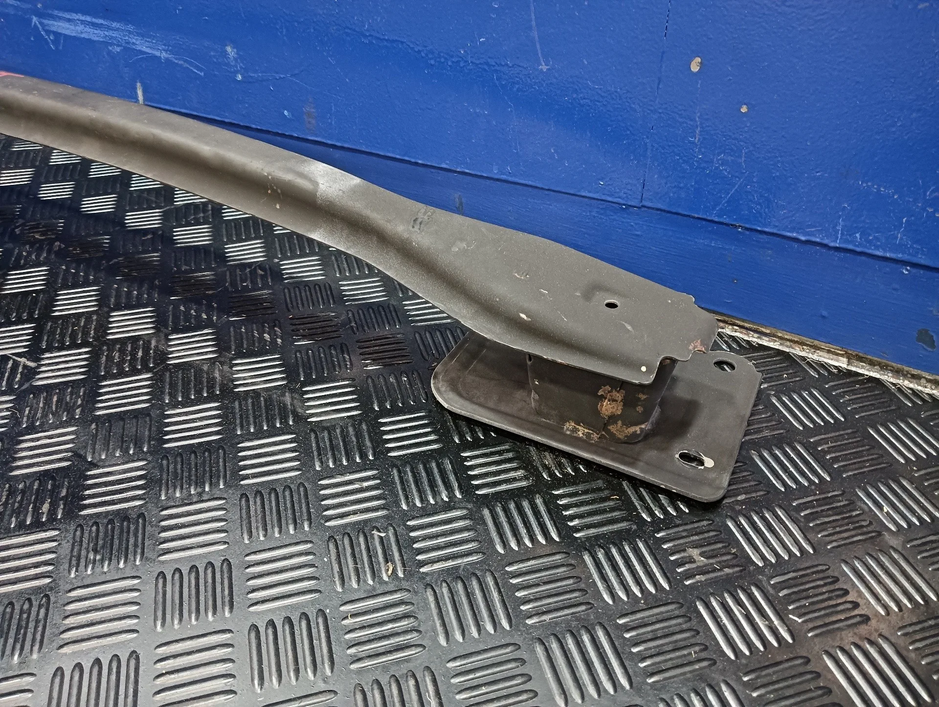 Refuerzo Paragolpes Trasero para Ford Fiesta (Ccn)
