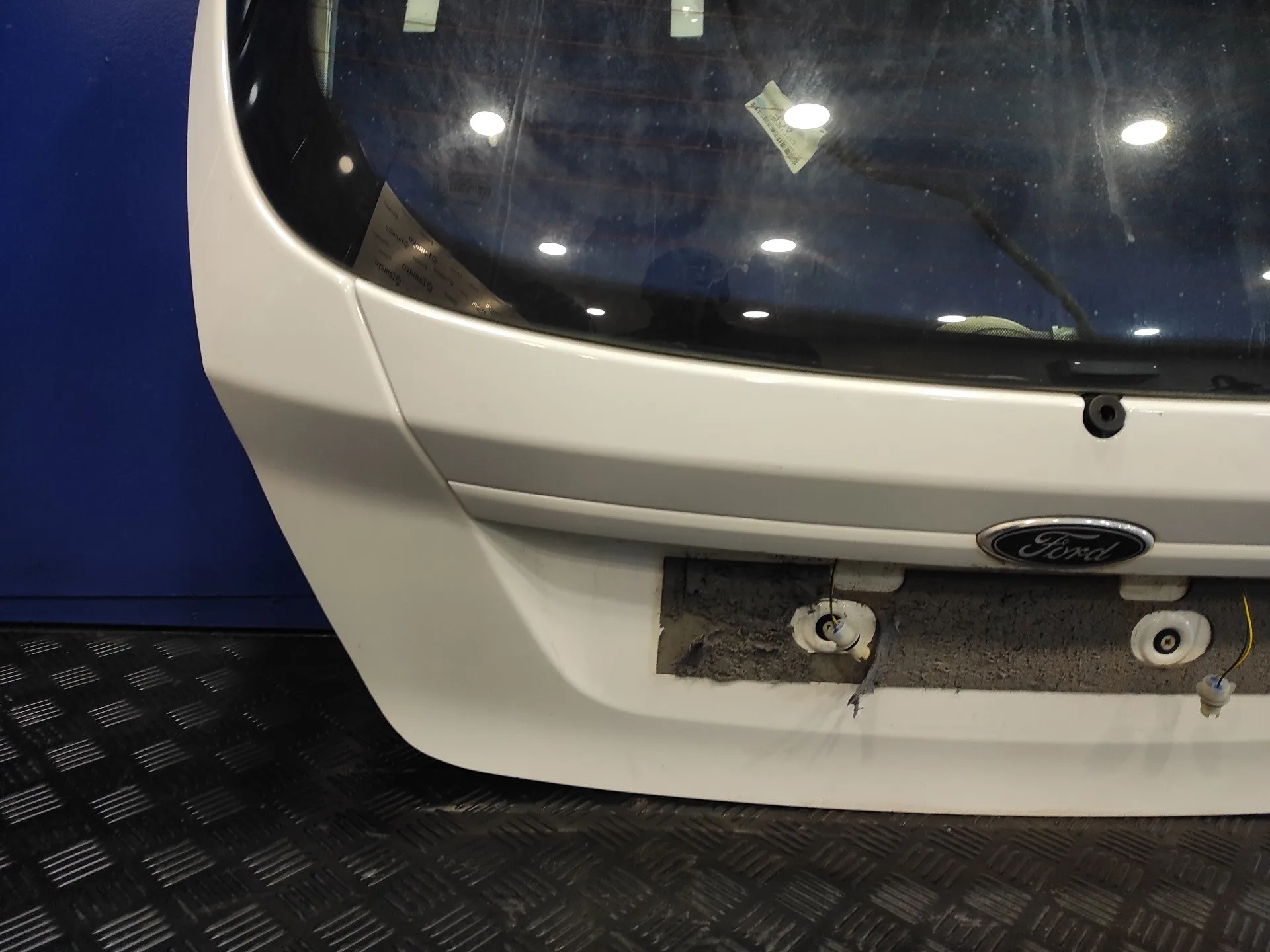 Porton Trasero para Ford Fiesta (Ccn)