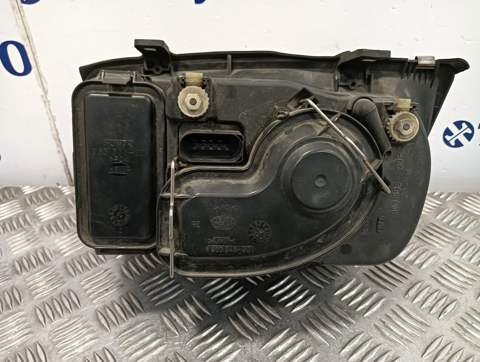 Faro Derecho para Volkswagen Bora Berlina (1J2)