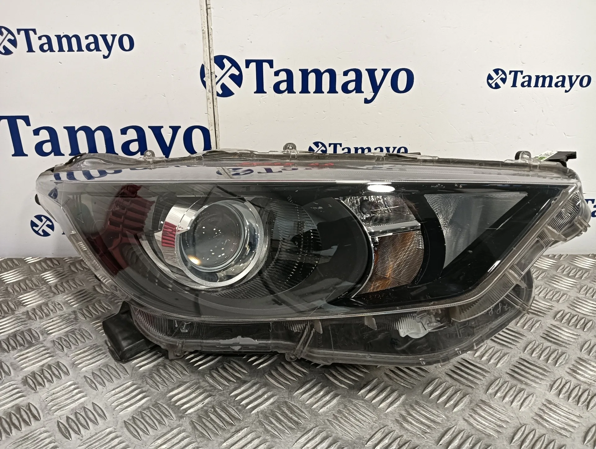 Faro Derecho para Toyota Yaris (Xpa1F/Mxph11/Chxnbw)