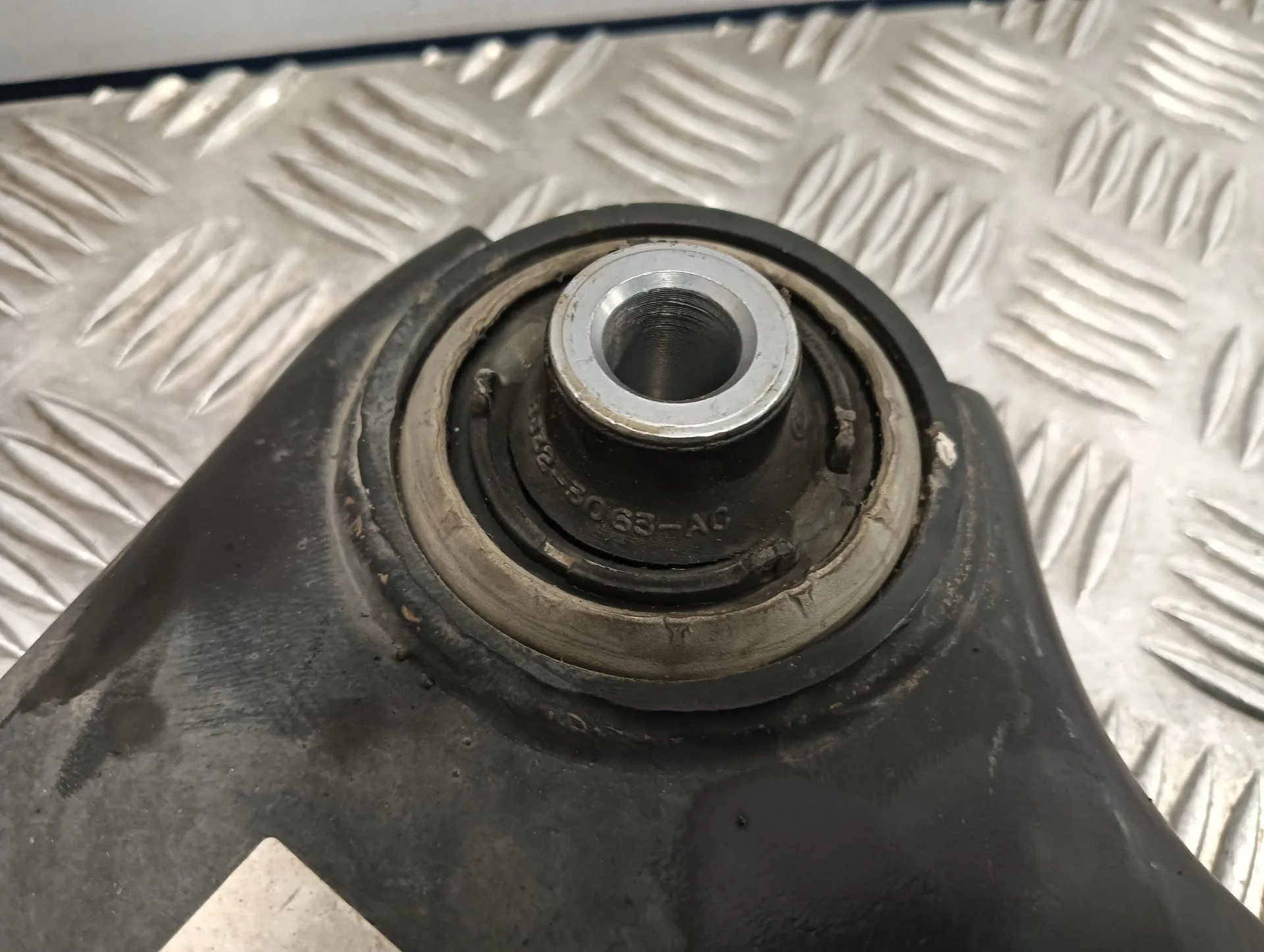 Brazo Suspension Inferior Delantero Izquierdo para Land Rover Discovery Sport