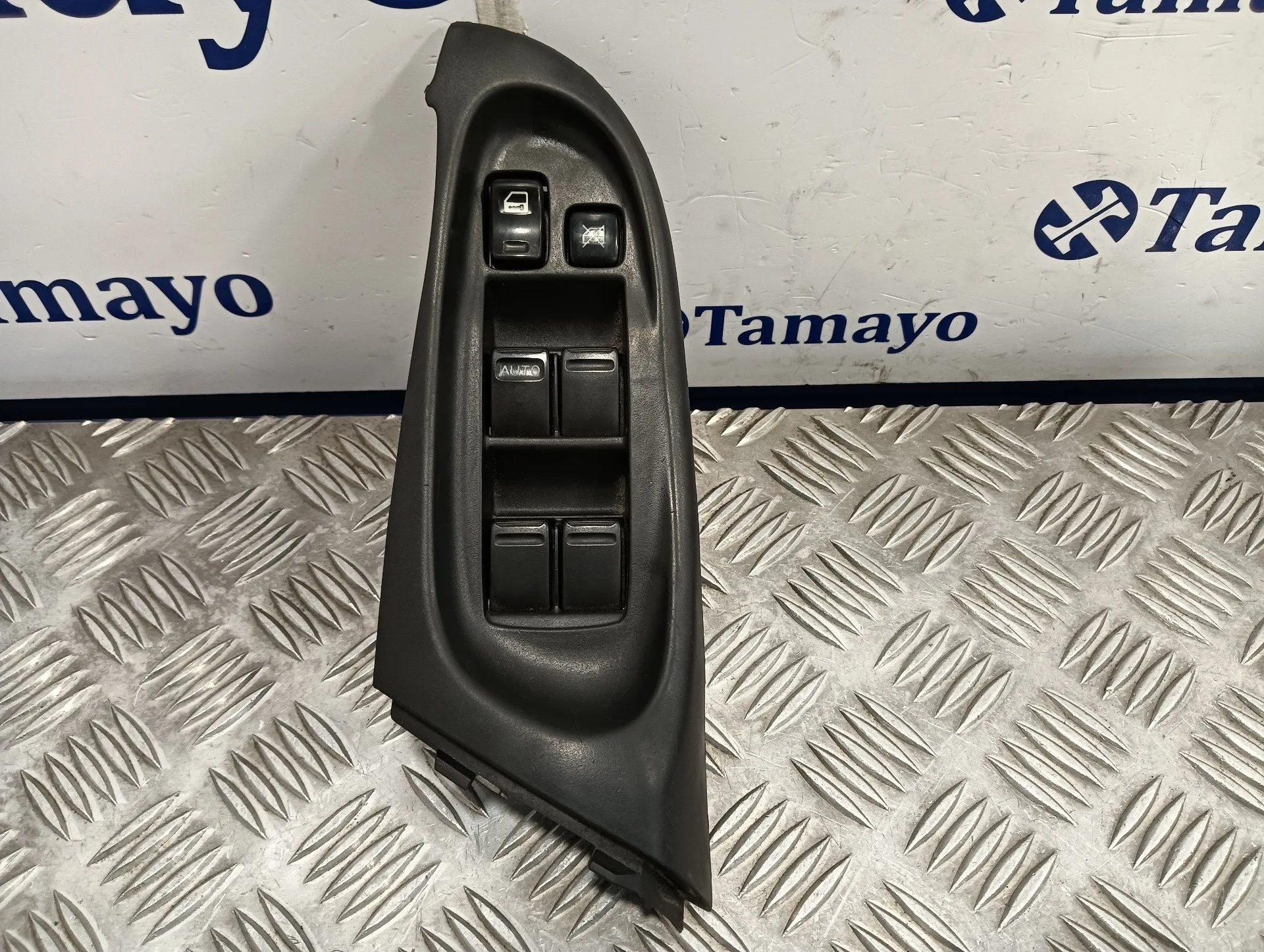 Mando Elevalunas Delantero Izquierdo para Nissan Almera (N16/E)