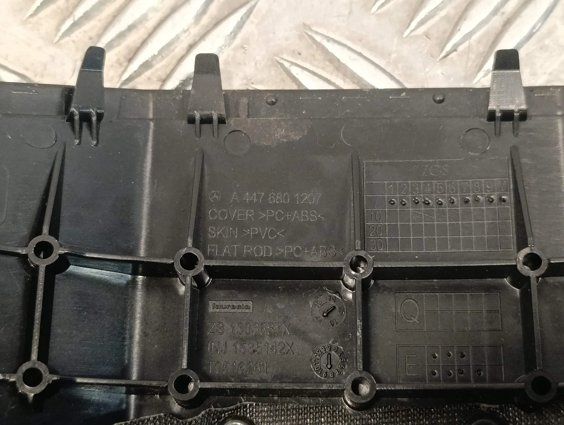 Moldura para Mercedes-Benz Vito Mixto (447)