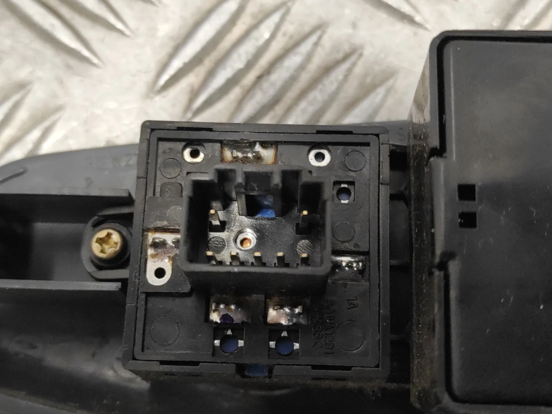 Mando Elevalunas Delantero Izquierdo para Kia Cerato