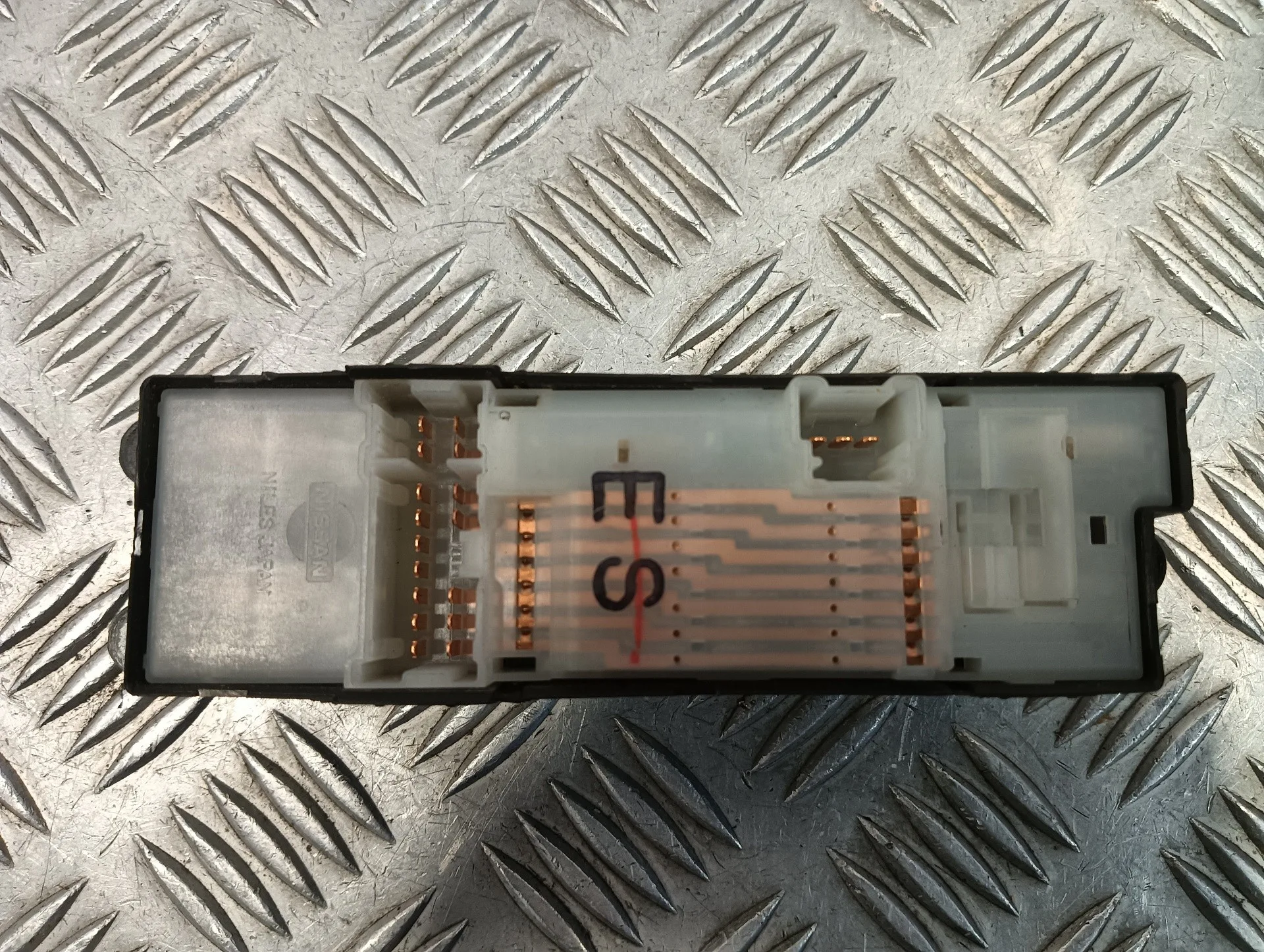 Mando Elevalunas Delantero Derecho para Nissan X-Trail (T30)