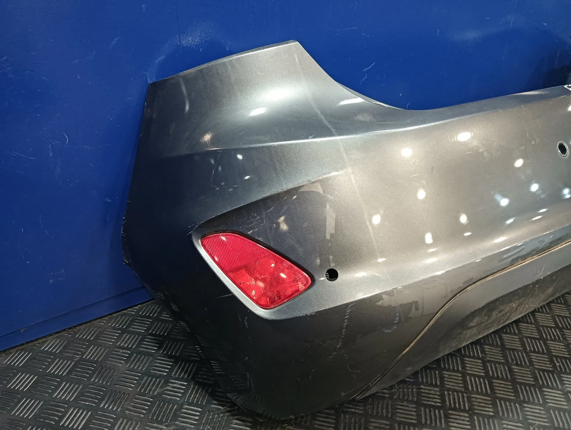 Paragolpes Trasero para Ford Fiesta (Ce1)