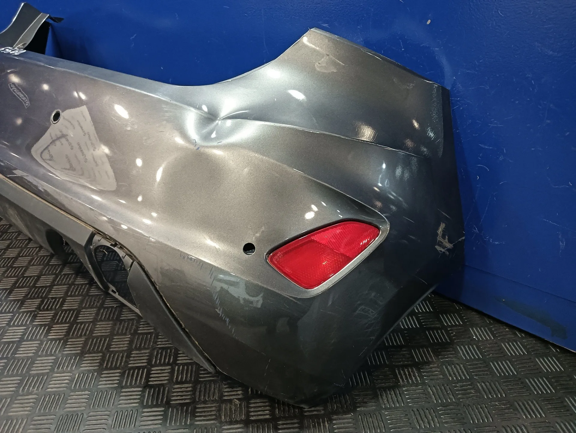 Paragolpes Trasero para Ford Fiesta (Ce1)