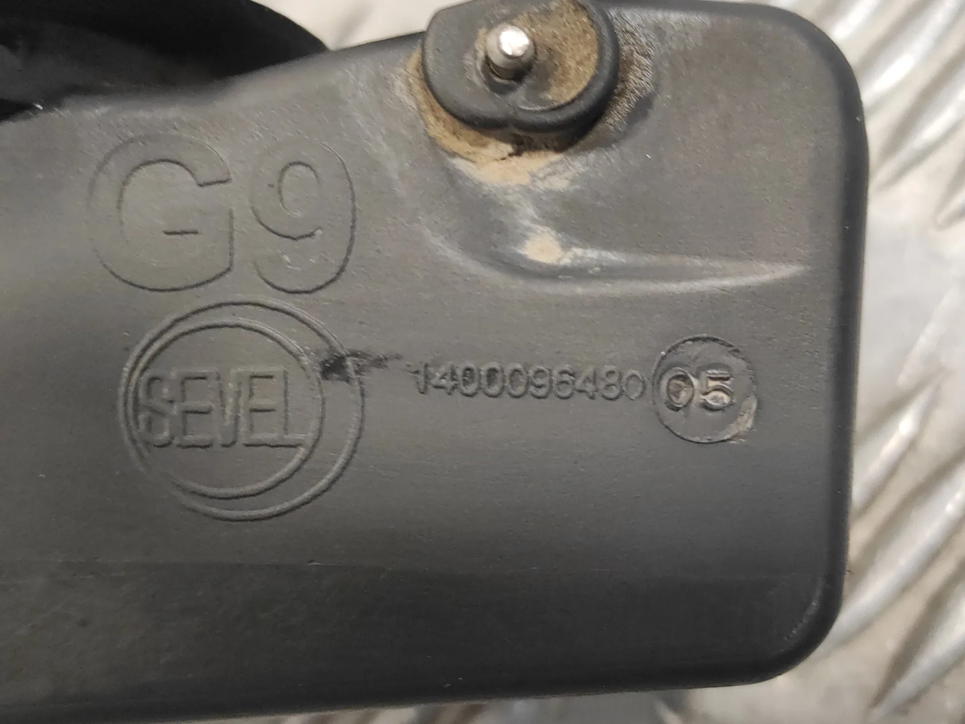 Tapa Exterior Combustible para Peugeot Expert