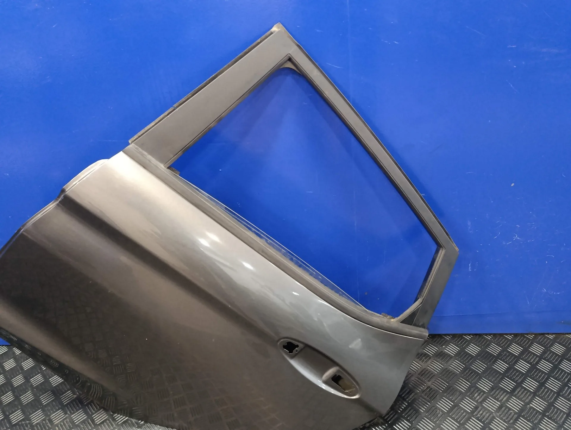 Puerta Trasera Izquierda para Ford Fiesta (Ce1)