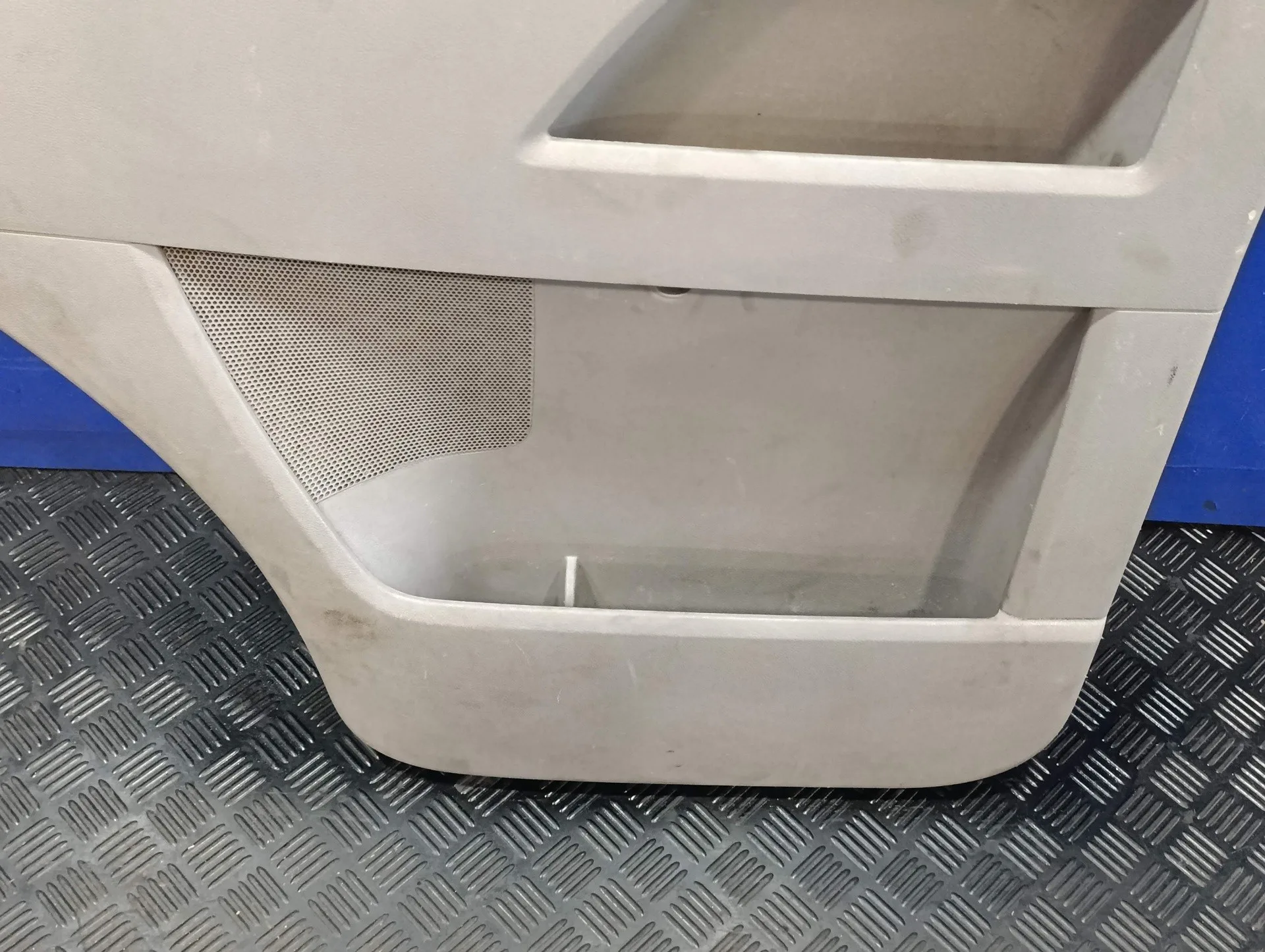 Guarnecido Puerta Delantera Derecha para Volkswagen T5 Transporter (7E)
