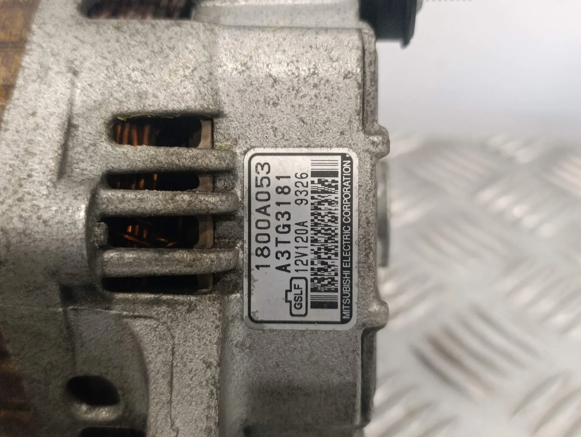 Alternador para Mitsubishi Lancer Berlina (Cy0)
