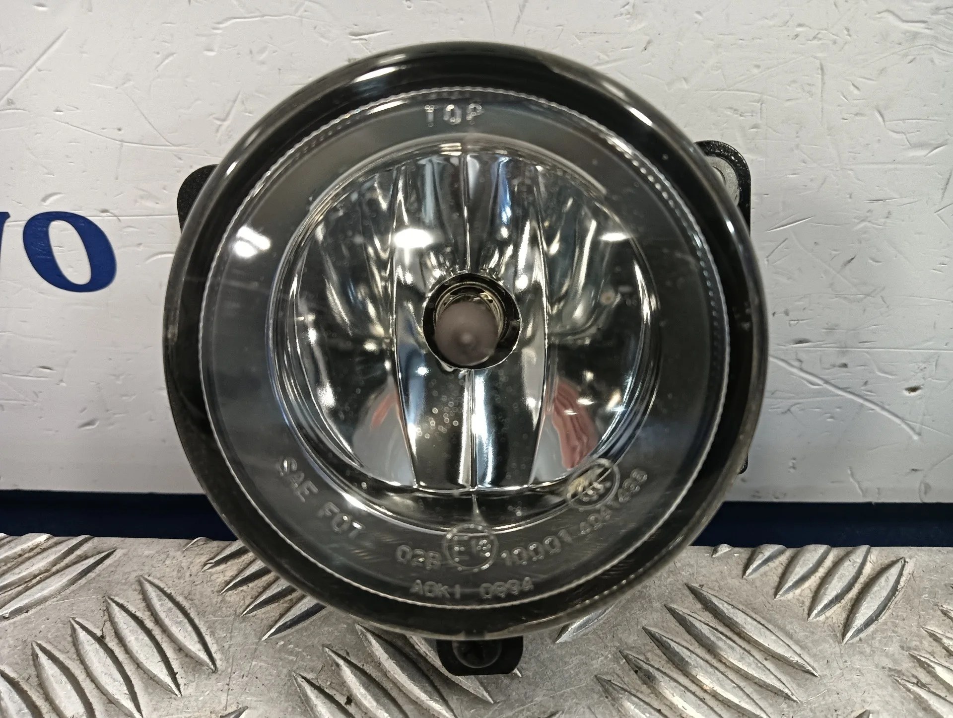 Faro Antiniebla Izquierdo para Mitsubishi Lancer Berlina (Cy0)