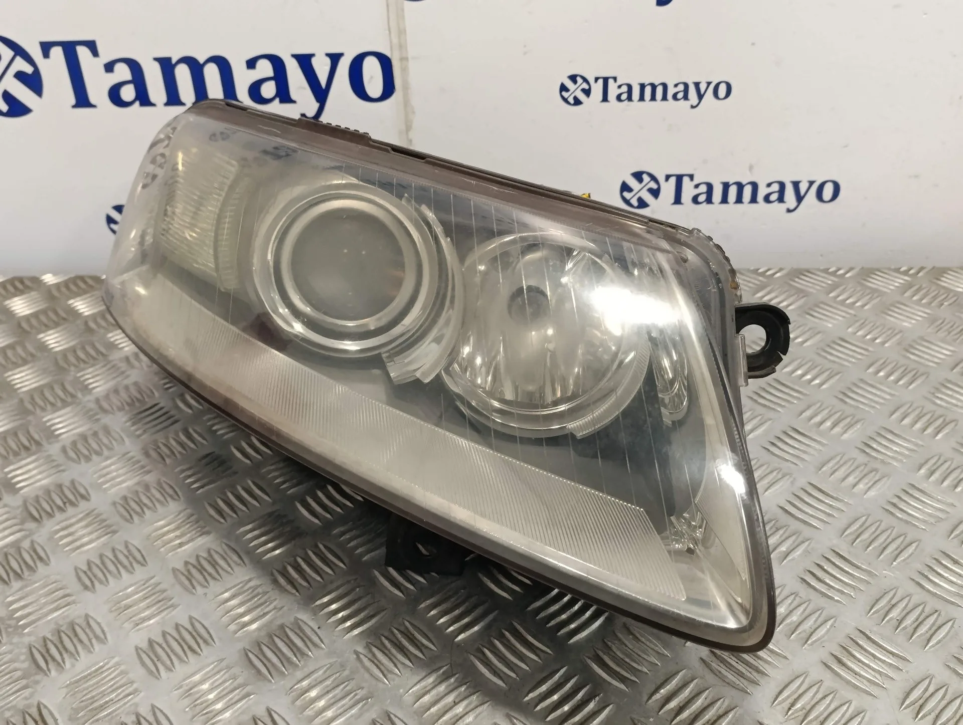 Faro Derecho para Audi A6 Berlina (4F2)