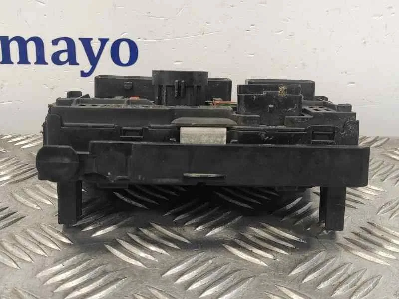 Caja Reles / Fusibles para Peugeot 407 Sw