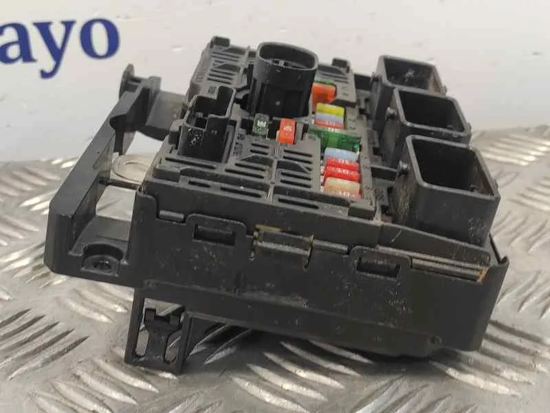 Caja Reles / Fusibles para Peugeot 407 Sw