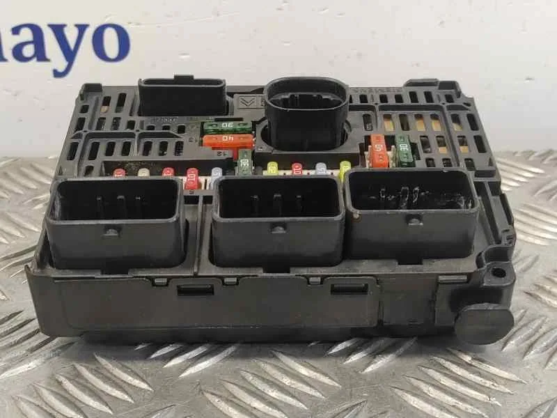 Caja Reles / Fusibles para Peugeot 407 Sw