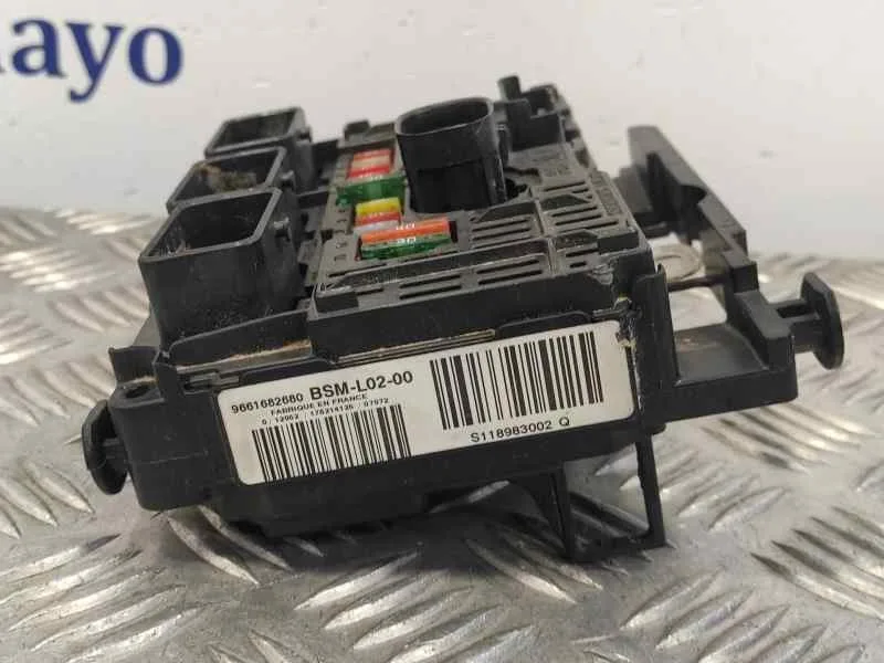 Caja Reles / Fusibles para Peugeot 407 Sw