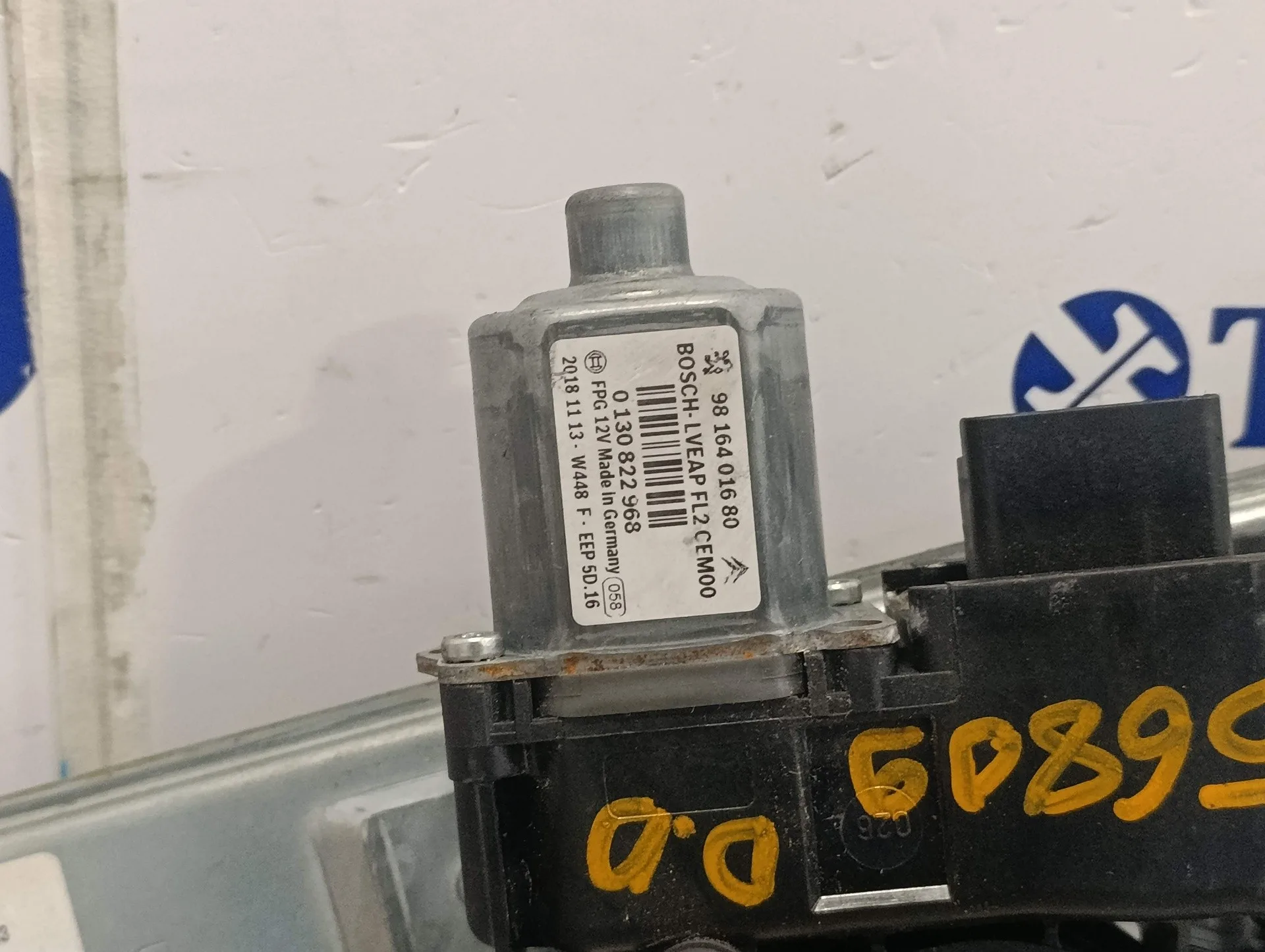 Elevalunas Delantero Derecho para Peugeot 208