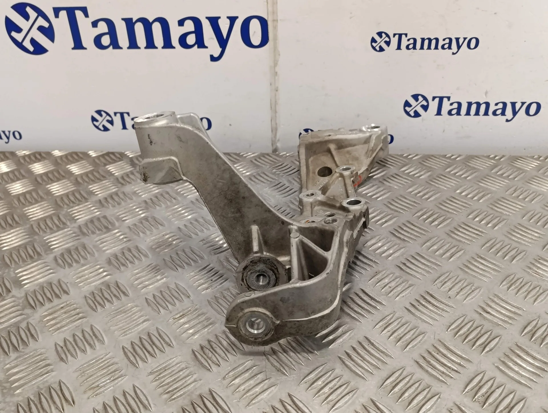 Soporte Brazo Suspension Delantero Derecho para Volkswagen Caddy Ka/Kb (2K)