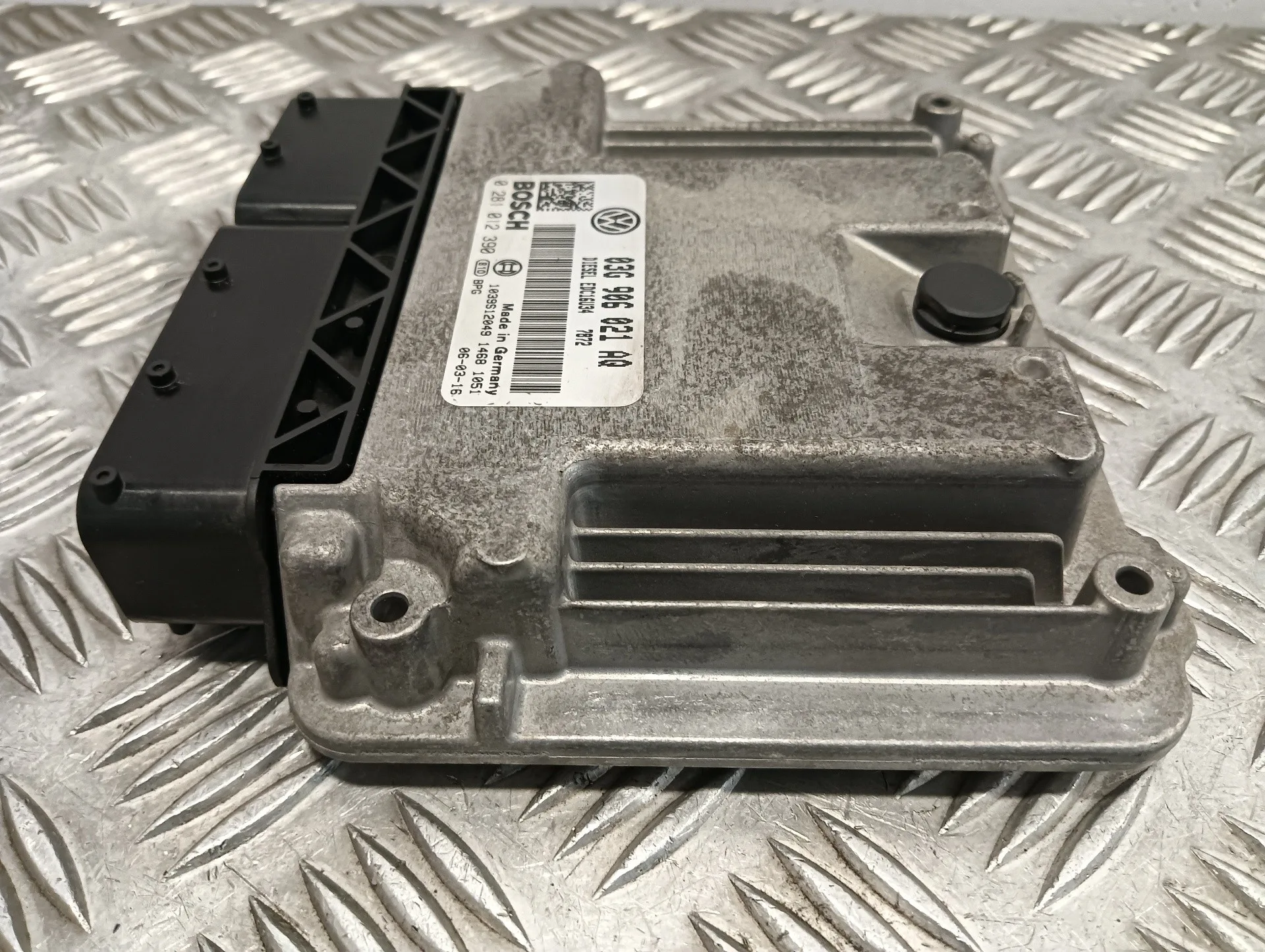 Centralita Motor Uce para Volkswagen Caddy Ka/Kb (2K)