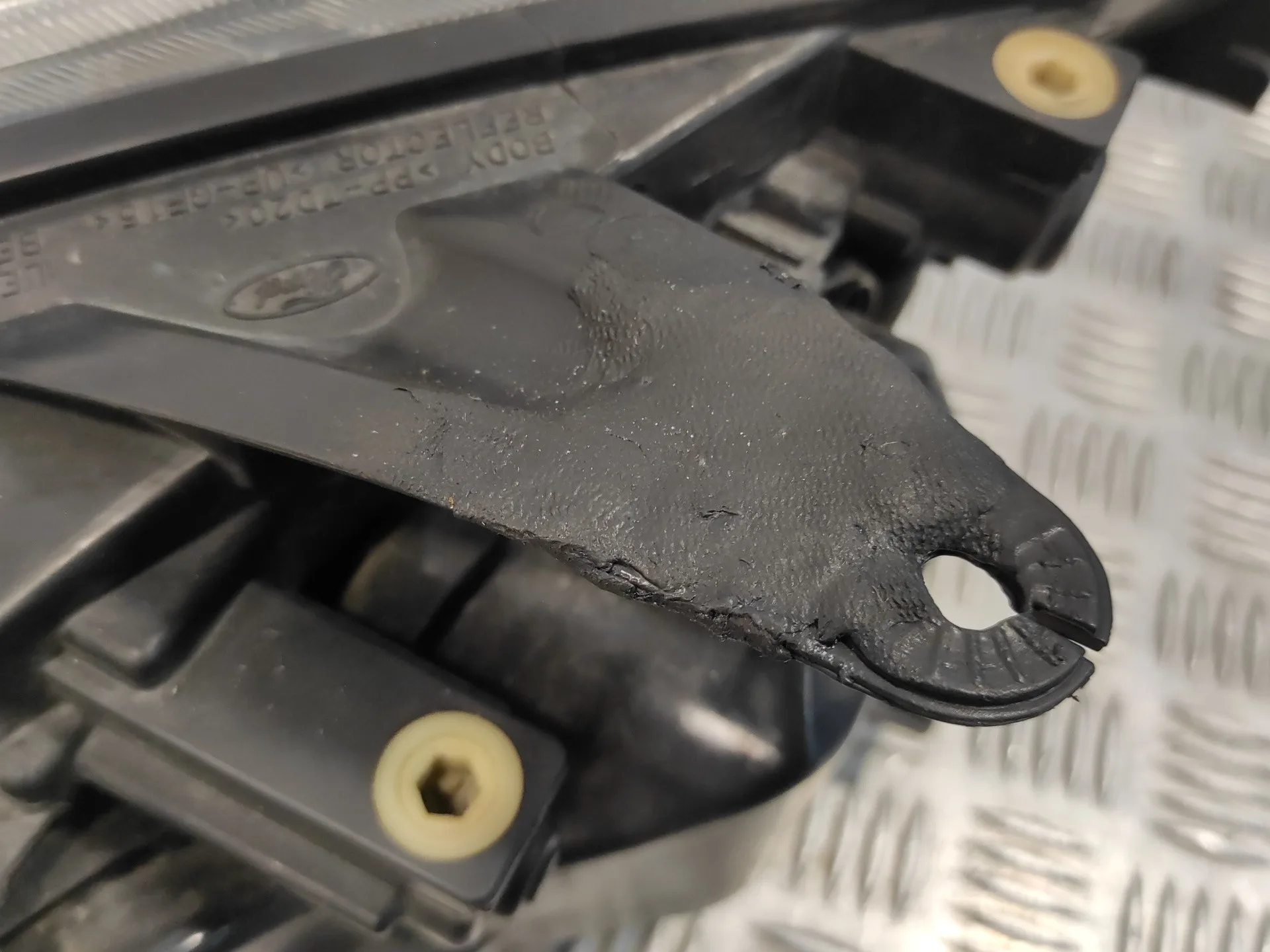 Faro Derecho para Ford Focus Berlina (Cap)