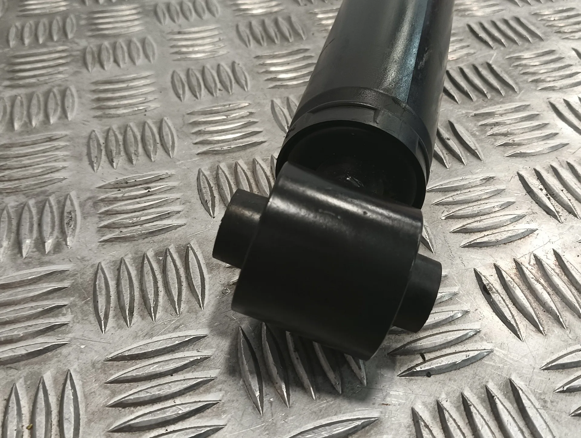 Amortiguador Trasero Izquierdo para Nissan Qashqai (J10)
