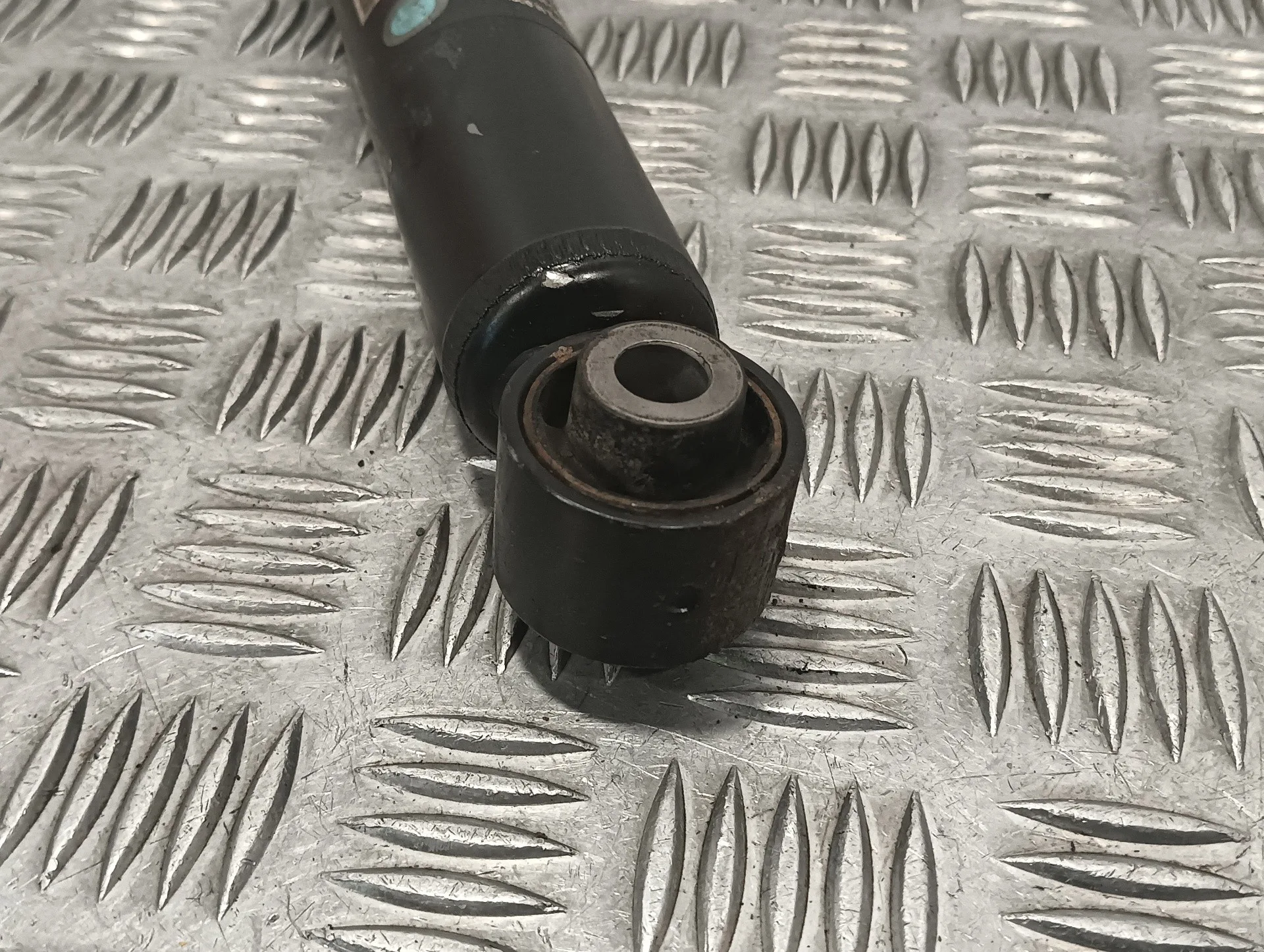 Amortiguador Trasero Izquierdo para Nissan Qashqai (J10)