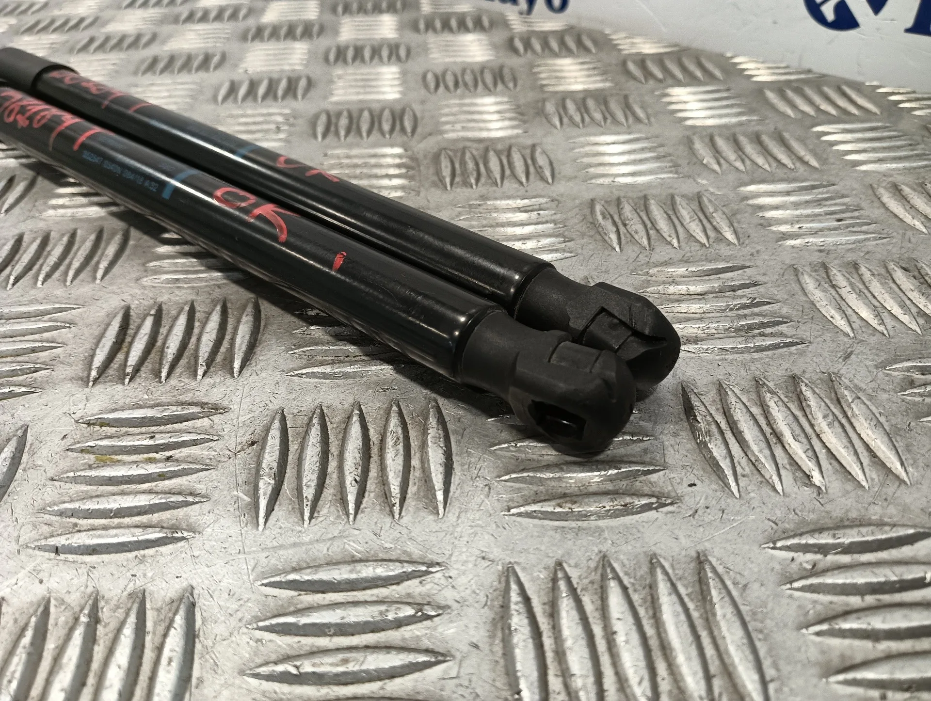 Amortiguadores Maletero / Porton para Audi A1 Sportback (8Xf)