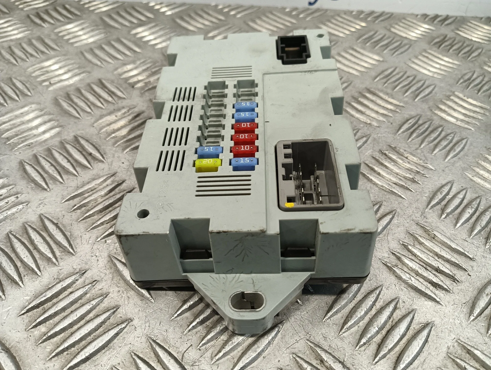Caja Reles / Fusibles para Land Rover Discovery Sport