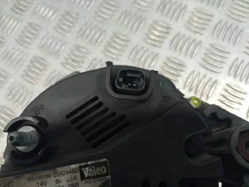 Alternador para Nissan Almera (N16/E)