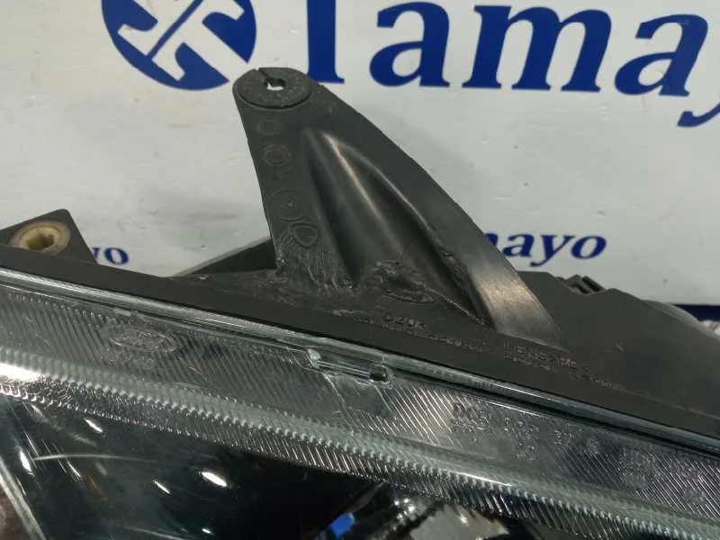 Faro Derecho para Ford Focus Berlina (Cap)