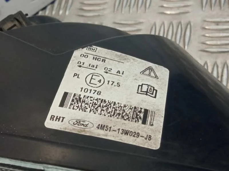 Faro Derecho para Ford Focus Berlina (Cap)